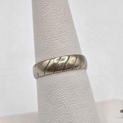 #744 • 14k White Gold Band, 2.6g
