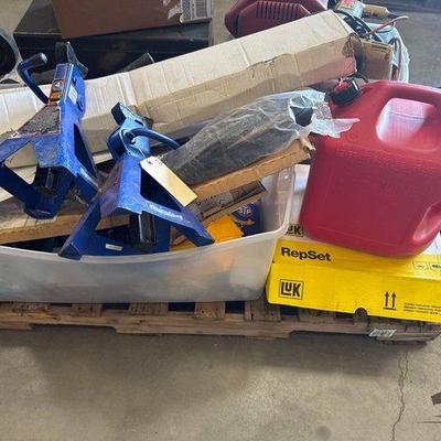 #6326 • Jack Stands, Gas Can, Luk Clutch Kit
