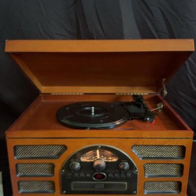 Lot 226: Crosley Turntable, Radio, CD, Tape Player 