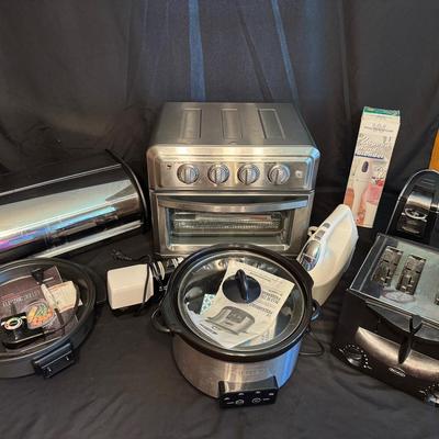 Lot 207: Cuisanart Air Fryer Plus Other Small Appliances 
