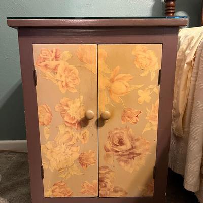 Lot 314: Two Shabby Chic Nightstand/Cabinets