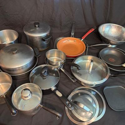 Lot 209: Miscellaneous Faberware Pots And Pans 