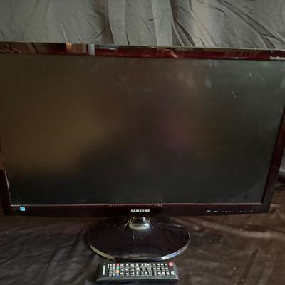 Lot 221: Samsung HDTV SyncMaster 27”  TV  