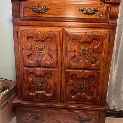 Lot 320: Vintage Riverside Heavy Oak Bedroom Set - 2 Dressers And A Bed