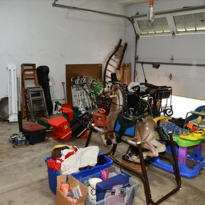 1027 garage