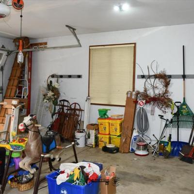 1025 garage