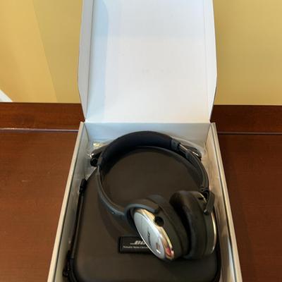 Bose Quiet Comfort, Three Headphones