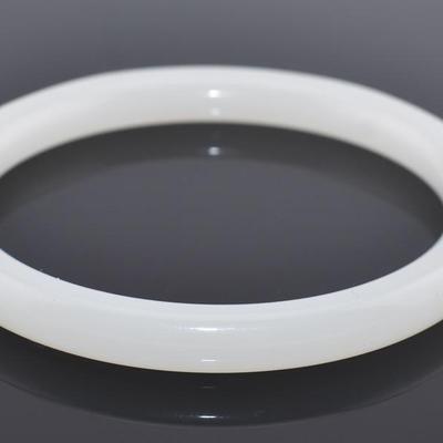 138.1 Carat Natural White Agate Bangle Bracelet