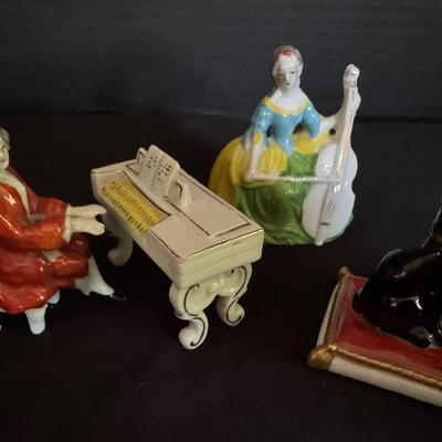 Goldcastle Figurines Man At Piano & Singer 