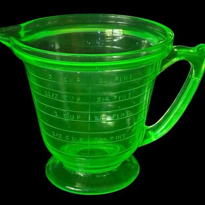 Vintage T&S Handimaid Uranium Glass Measuring Cup 