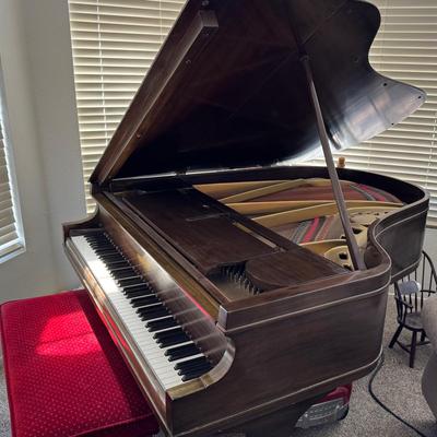 Chickering Baby Grand Piano – Serial #135656 – Elegant Walnut Finish | c. 1920s