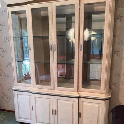 Henredon Lighted Hutch (DR)