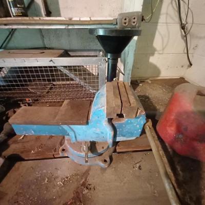 Sale Photo Thumbnail #49: Heavy-duty vice
