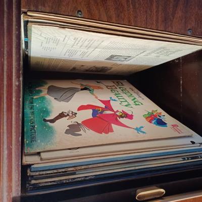 Sale Photo Thumbnail #261: Records 
