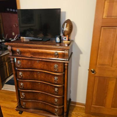 Pulaski Chest of Drawers
