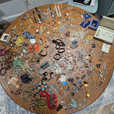 Sale Photo Thumbnail #23: Costume Jewelry