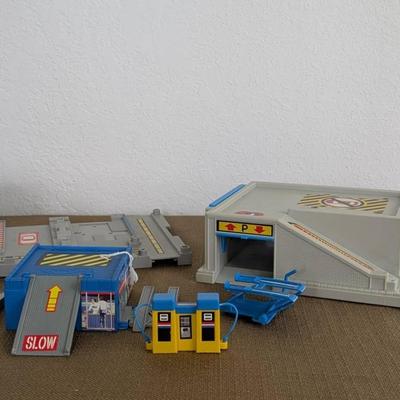 1980's Hot Wheels Sto & Go Construction Site Garage
