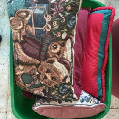 Christmas Decor 18 Gallon Tote: Mystery Lot 5
