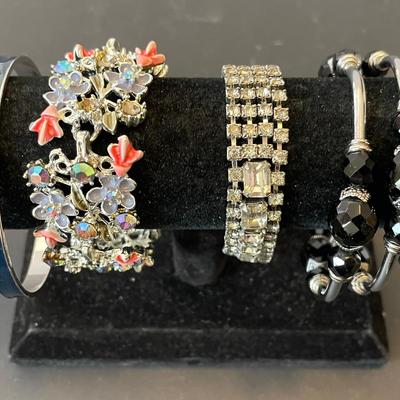 Fall in love with this sparkling variety set of 6 vintage bracelets