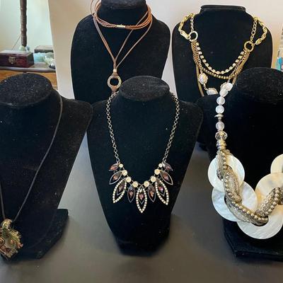 Chic & Stylish: Set of 5 Fashionable Choker-Length Necklaces