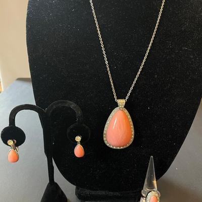 Avon 1974 “Pale Fire” Coral Pink Lucite Jewelry Set – Necklace, Earrings & Ring – Vintage Designer B