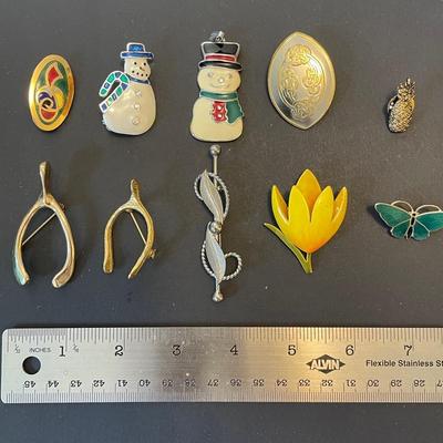 Charming 10-Piece Costume Jewelry Lot – Includes Snowman Pin & Pendant!