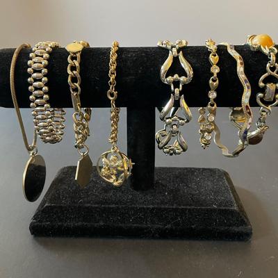 Lot of 8 Vintage Bracelets – Stylish & Timeless Assortment