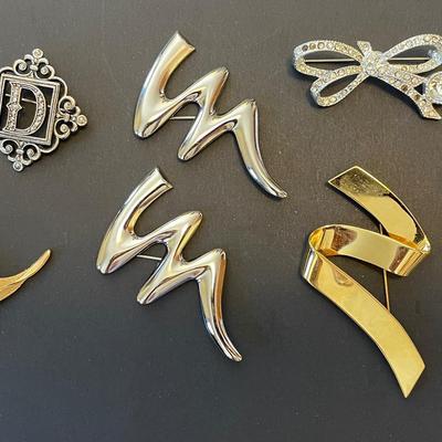 Sparkle & Style: Lot of 10 Vintage & Rhinestone Pins