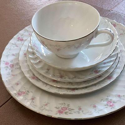 Nanarosa 12 Place Setting China Plus Serving Pieces