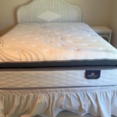 Wicker Queen Bed With Side Table