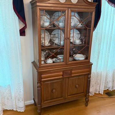 Finch Fine Furniture Display Cabinet