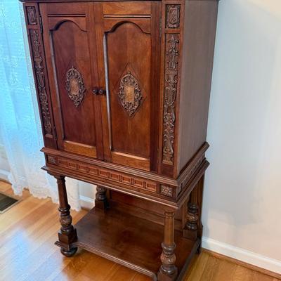 1929 Sparton 301 Equasonne Tube Radio AC Carved Walnut Console Highboy
