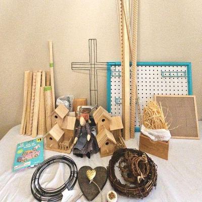 Sale Photo Thumbnail #237: Wood And Craft Items 