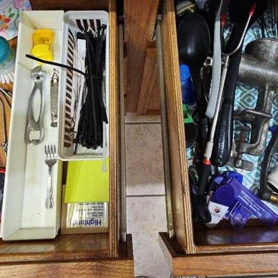 Sale Photo Thumbnail #127: Kitchen Gadgets 