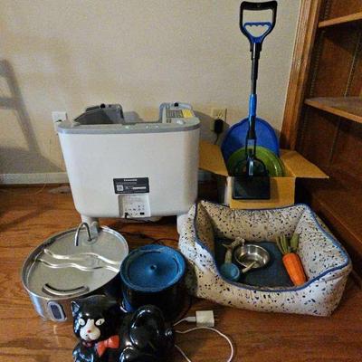 Sale Photo Thumbnail #130: Furoomate Automatic Cat Litter Box And Pet Supplies 