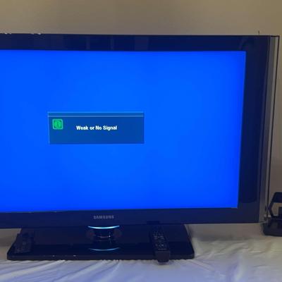 39” Samsung TV And Antenna 