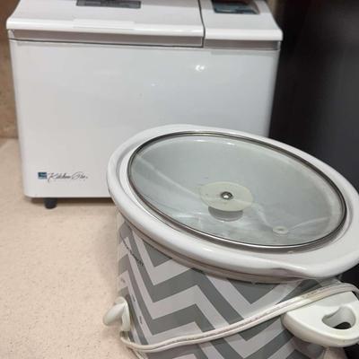 Sale Photo Thumbnail #171: Bread Maker And Crock Pot