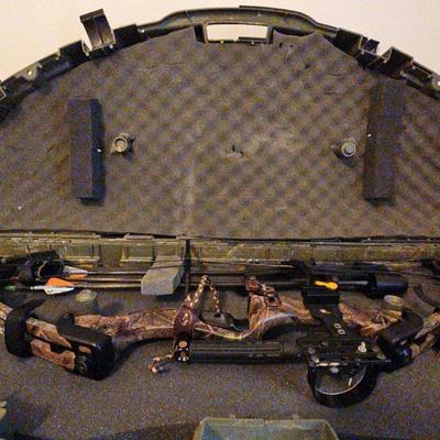 Sale Photo Thumbnail #229: Reflex Growler Compound Bow With Hard Case 