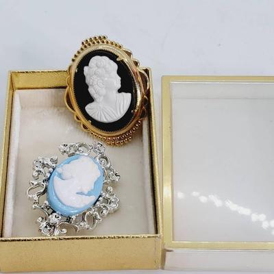 Costume Cameo Pins Gold Tone and Silver Tone 2pc Vintage 