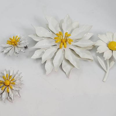 White and Yellow Enamel Floral Pins and Earrings Lot - Vintage