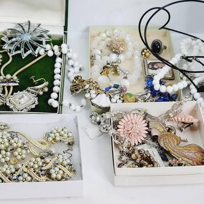 Repair Lot Many Signed Pieces Coro Accesscraft Limoges Marvella - TLC - All Need Repair