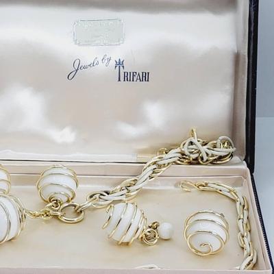 Crown Trifari Jewels Parisphere Parure Set  - White & Gold Tone - Rare Set w/Box