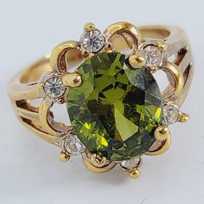 Green and Clear and Gold Tone Size 9 Cocktail Ring 