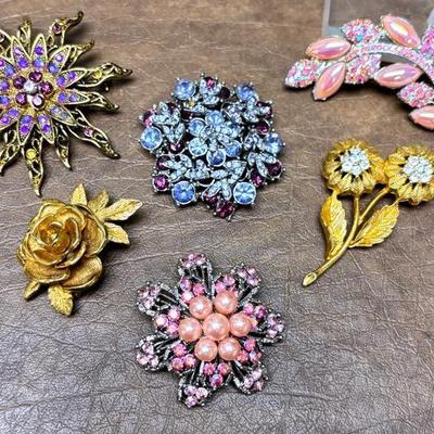 “Sarah Coventry” & Other Vintage Brooches 