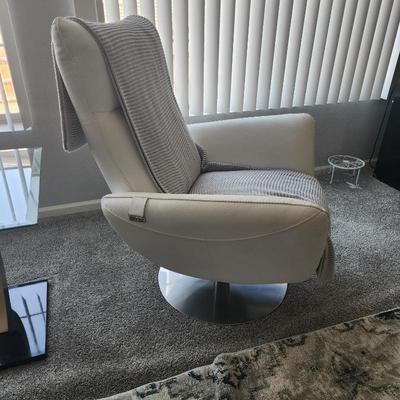 White leather swivel  - set of 2 -- $1000

og pp $1728 set