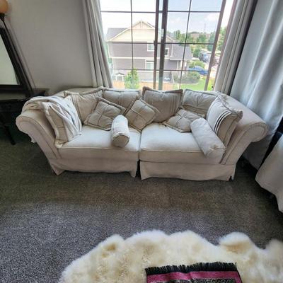 Extra-long deep sofa $600
Room dividers $100 (all 3 sets)

Sofa og pp $1300
Room dividers og pp $60 (3)