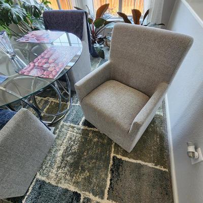 Dining table set chairs w /wheels -- $600
Rug $125
og pp $865