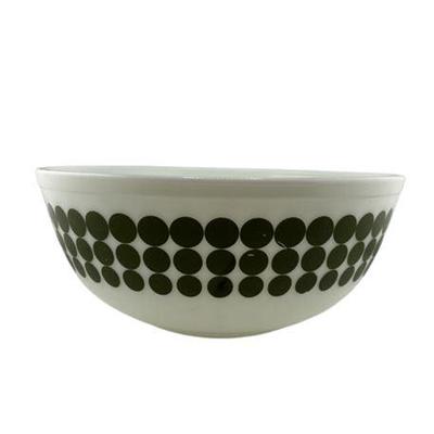 Lot 124  
Vintage Pyrex 404 Large 4 Quart Green Polka Dot Mixing Bowl
