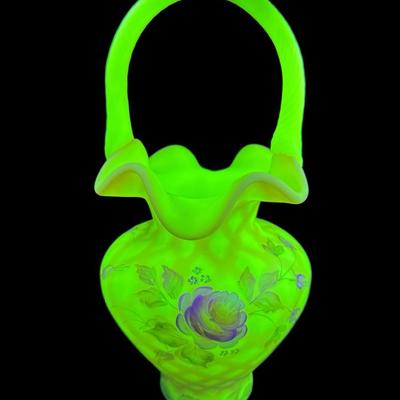 LS106 - Fenton Burmese Uranium Basket Heirloom Optics Collection painted pink rose basket 2003