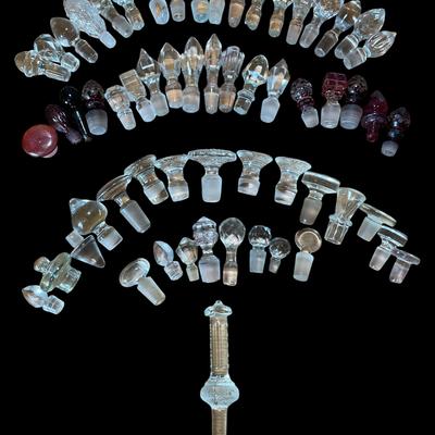 LS319 - Large Collection of Vintage and Modern Glass Stoppers